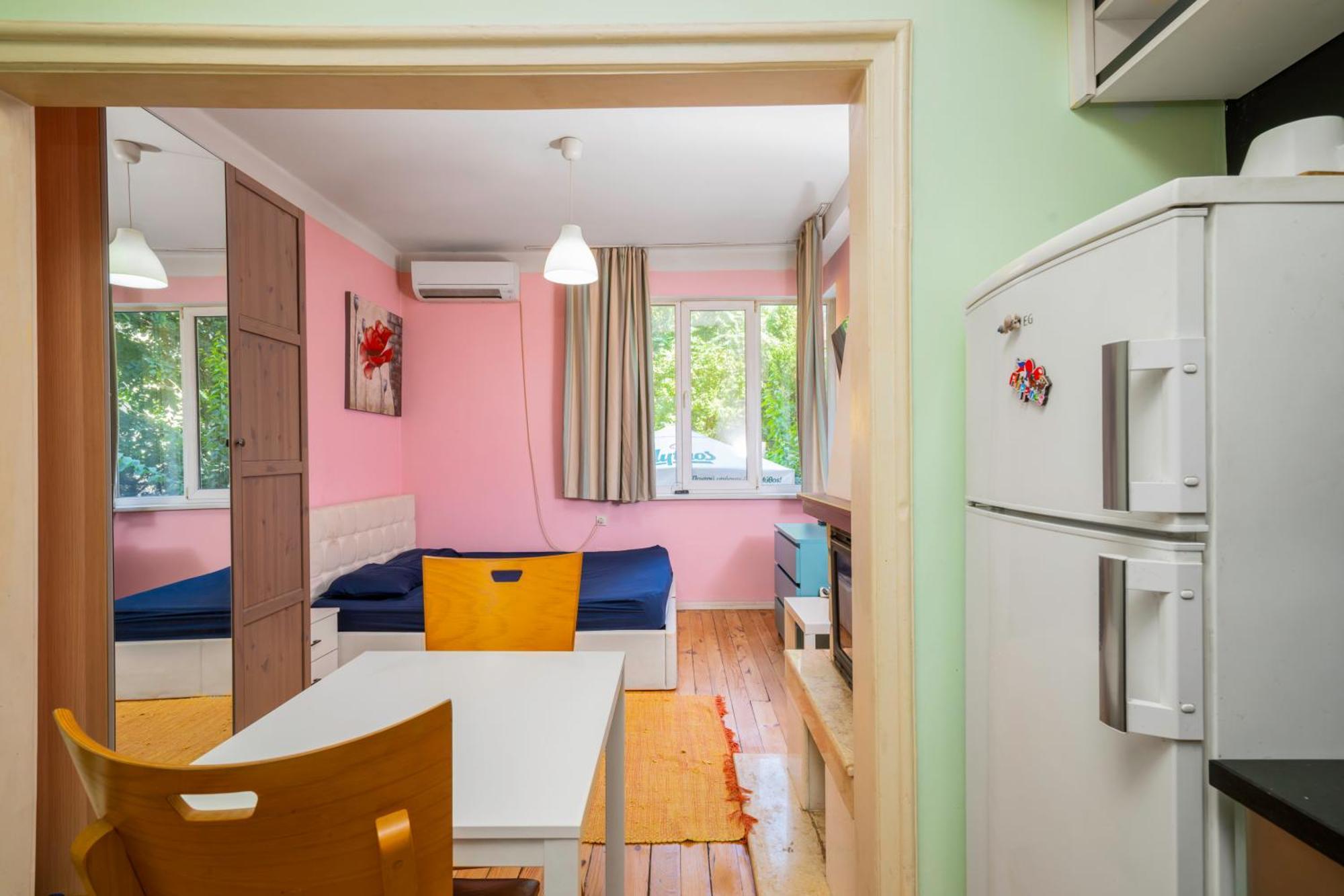 Apartamento Sofia'S 1Bd Colourful Getaway Near Ndk Exterior foto
